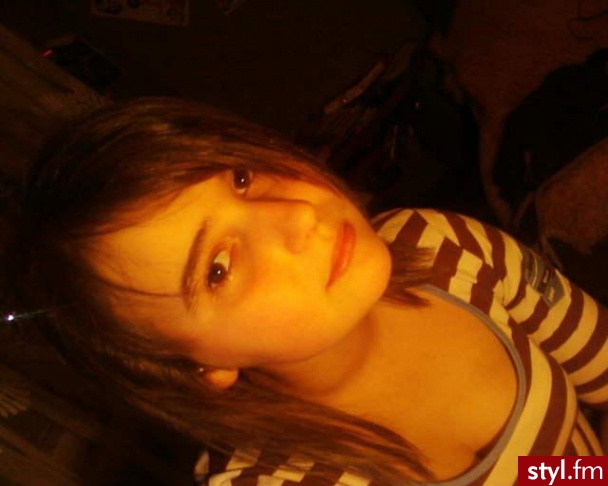 :* - Średnie Fryzury