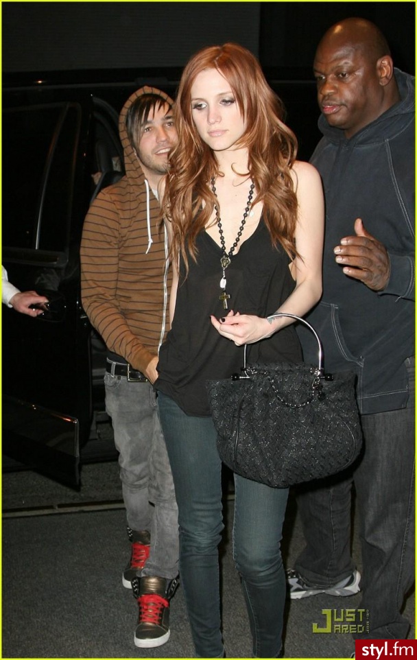 Ashlee Simpson ;) - Kręcone Na co dzień Średnie Fryzury