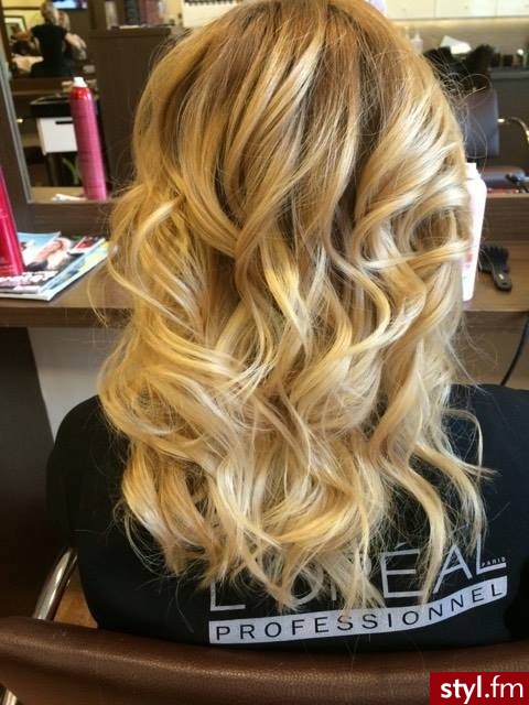 Blond Rozpuszczone Kręcone Na co dzień Średnie Fryzury