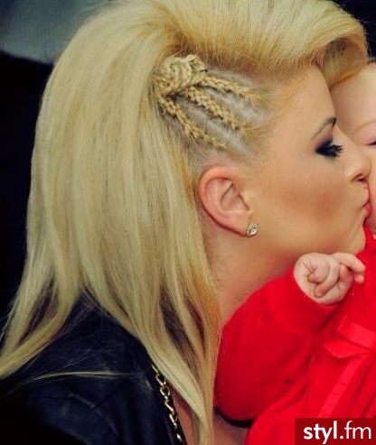 Blond Rozpuszczone Proste Wieczorowe Średnie Fryzury