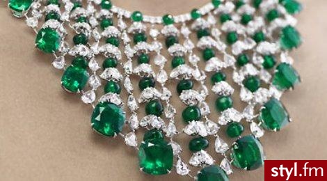 Chopard Magnificent Diamond and emerald Necklace. Przepiękna szmaragdowa kolia składa się ze 191 - karatowych kolumbijskich szmaragdów i 16 - karatowych diamentów nawiązujących swym kształtem do kropli deszczu. Cena waha się na granicy 3 mln dolarów. - Pozostałe Dodatki Moda