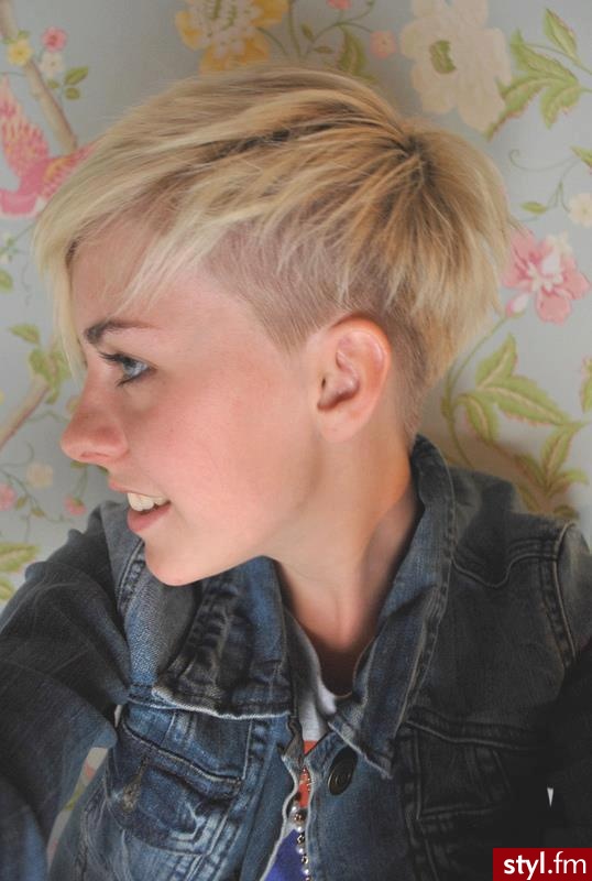 Blond Rozpuszczone Proste Na co dzień Krótkie Fryzury