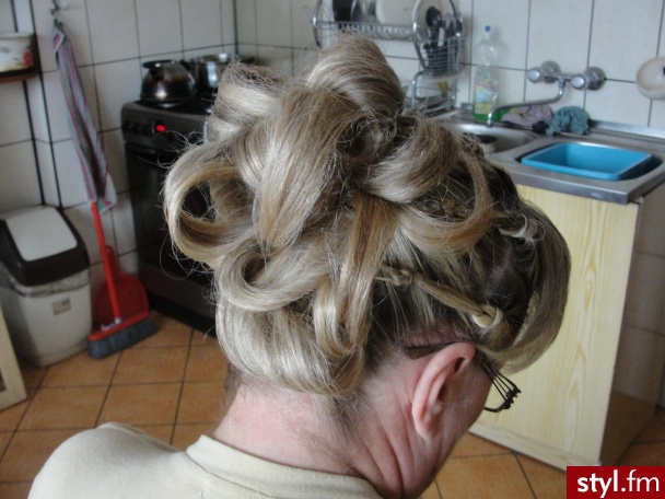 Wieczorowe Średnie Fryzury