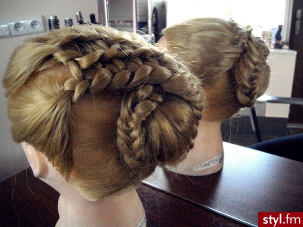 Blond Warkocze Proste Wieczorowe Średnie Fryzury