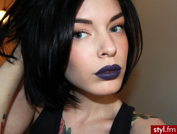 Illamasqua Lipstick - Kontrol - Wieczorowe Makijaże