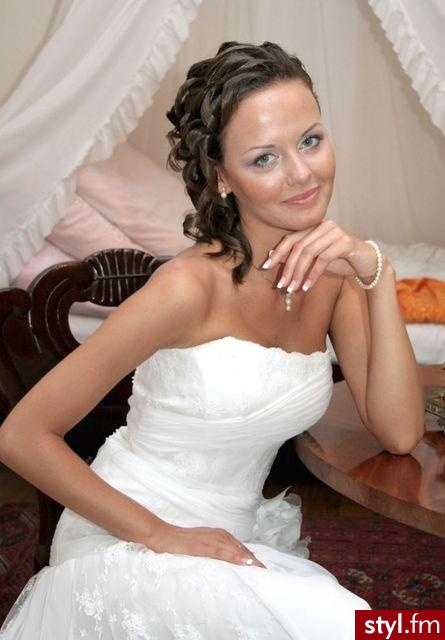 Ślubne Średnie Fryzury