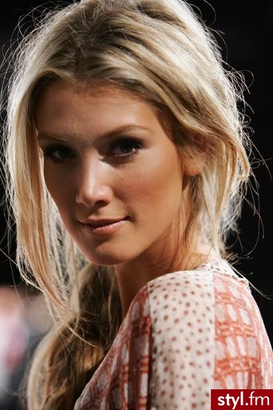 Delta Goodrem - Blond Warkocze Proste Na co dzień Długie Fryzury