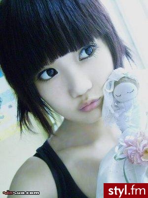 Asian girl. bardzo mi się podoba, zwłaszcza kolor włosów. - Średnie Fryzury