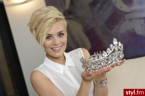 Dominique Rinderknecht - Blond Rozpuszczone Kręcone z grzywką Fryzury gwiazd Krótkie Fryzury