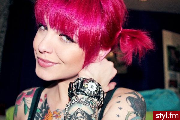 (\",) - Punk Rock Alternatywne Średnie Fryzury