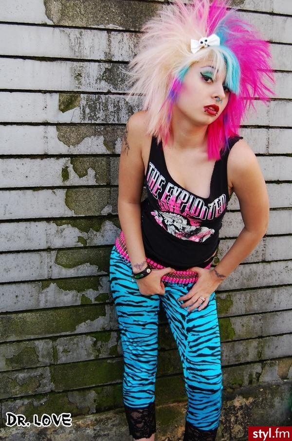 (\",) - Punk Rock Alternatywne Średnie Fryzury