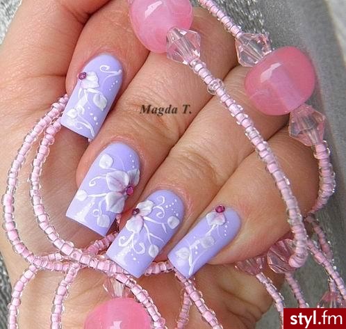 liliowy żel, farby, kwiatki akrylowe, Swarovski
Koszalin 662 033 197 - Paznokcie