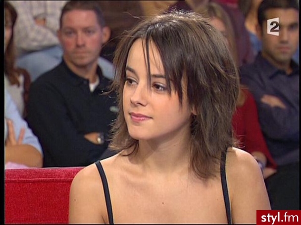 Na zdjęciu Alizee Jacotey - Średnie Fryzury