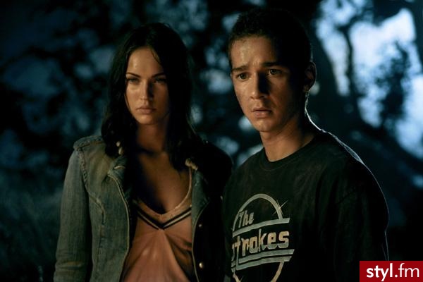 Megan Fox i Shia Labeouf w filmie \"Transformers\" - Średnie Męskie Fryzury