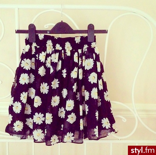 Średnie Spódnice Moda