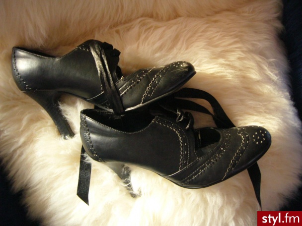 które buty lepsze na imprezke do latexowych leginsow? - Pozostałe Buty Moda
