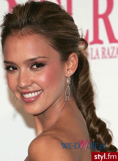 jessica alba. - Wieczorowe Średnie Fryzury