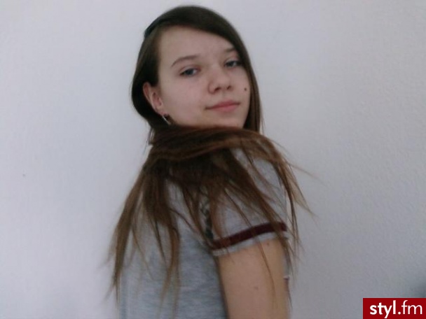 Długie kasztanowe proste z grzywką - Długie Fryzury