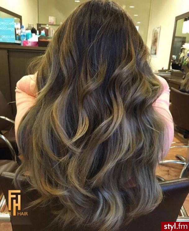 ashblond z Olaplex http://forhairsobieski.pl/ salon FOR HAIR - Blond Rozpuszczone Kręcone Na co dzień Długie Fryzury