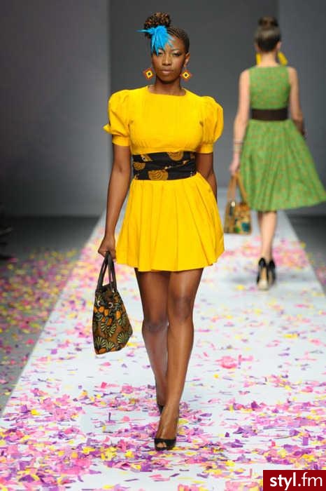 Sukienki Moda
