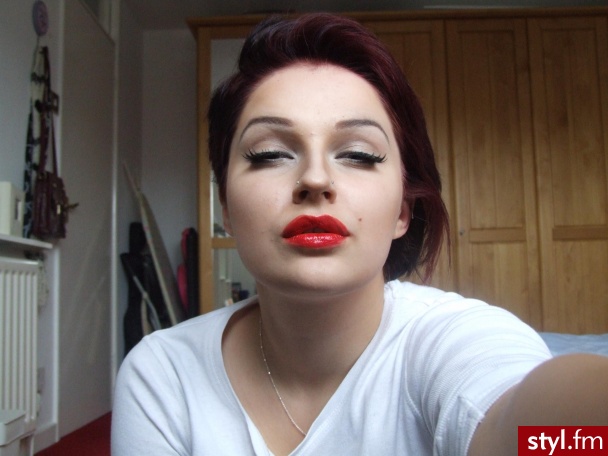 Transformacja Marilyn Monroe na halloween. - Wieczorowe Makijaże