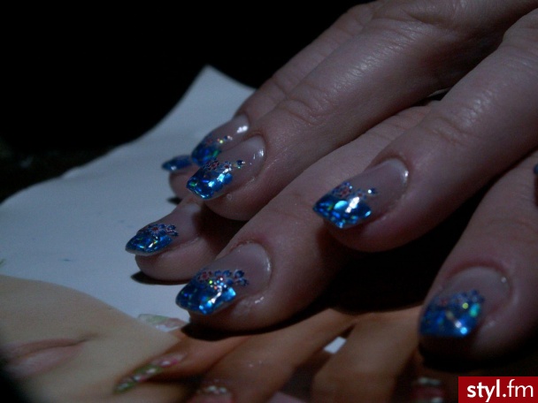 holo niebieskie. hologramy niebieskie i kwiatki:) - Paznokcie