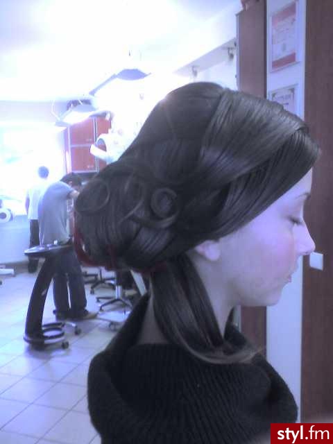 Asiula :] Studio Urody SCARLETT ...ZAPRASZAM! ;P - Ślubne Średnie Fryzury