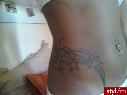 Tatuaż i kolczyk w pępku:. Tatuaż i kolczyk w pępku dla zainteresowanych:) - Tatuaże