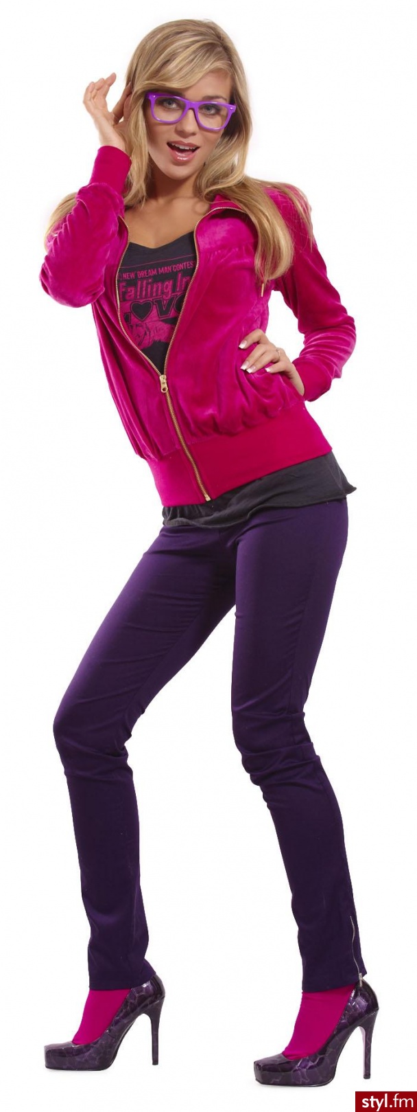 z tego zdjęcia wiem gdzie można kupić tylko buty... http://www.deezee.pl/shop,show,1345 - Pozostałe Ciuchy Moda