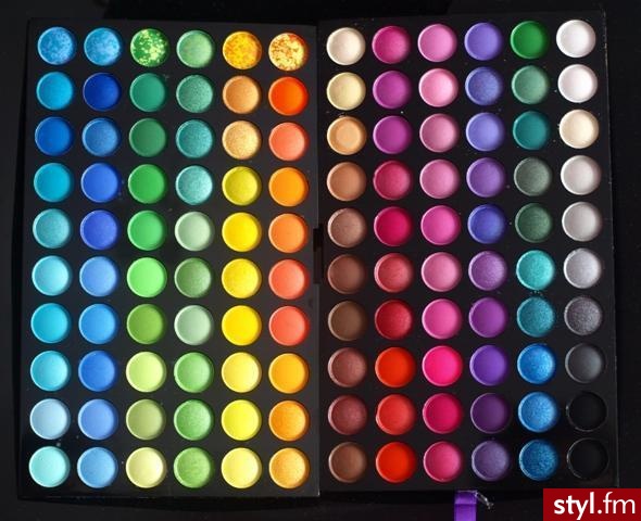 Paleta jest firmy Beauties Factory,cienie są zarówno matowe i błyszczące-czy jest dobra??? - Makijaże