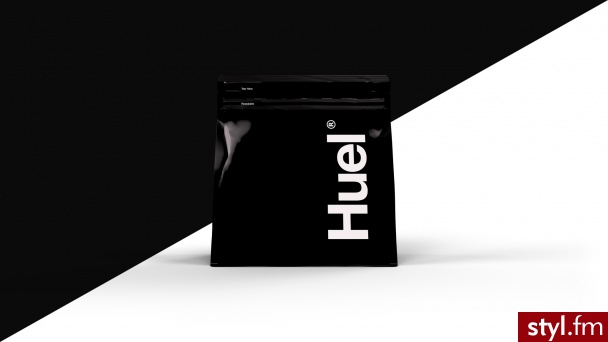 Nowy Huel Black Edition zawiera wszystkie 26 niezbędnych witamin i minerałów, a także więcej zrównoważonego białka, mniej węglowodanów, błonnik, kwasy tłuszczowe omega-3 i -6, których organizm potrzebuje każdego dnia. Dostępne na www.pl.huel.com - Sport i fitness