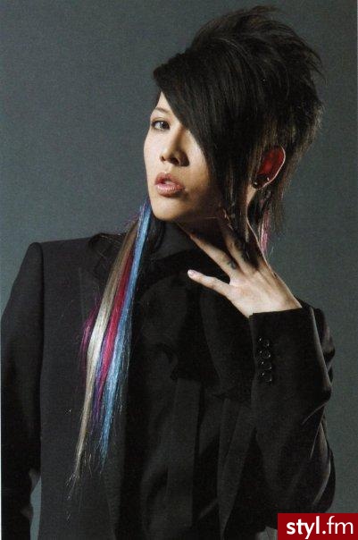 Miyavi. Miyavi - Średnie Męskie Fryzury