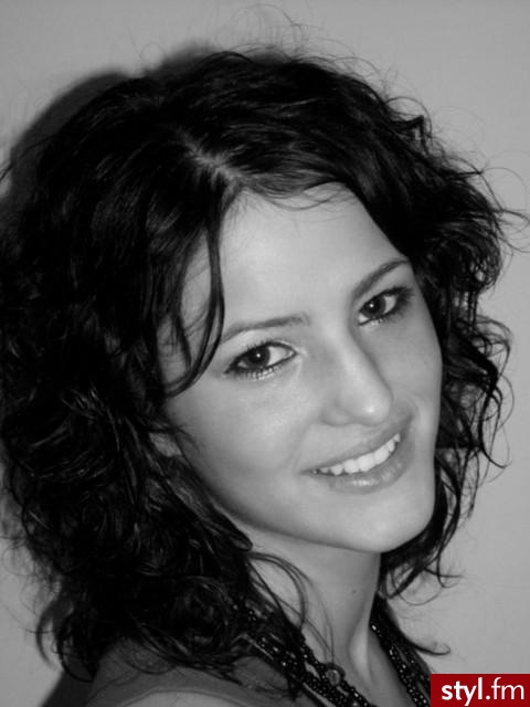 jeszcze inny profil... - Kręcone Na co dzień Średnie Fryzury