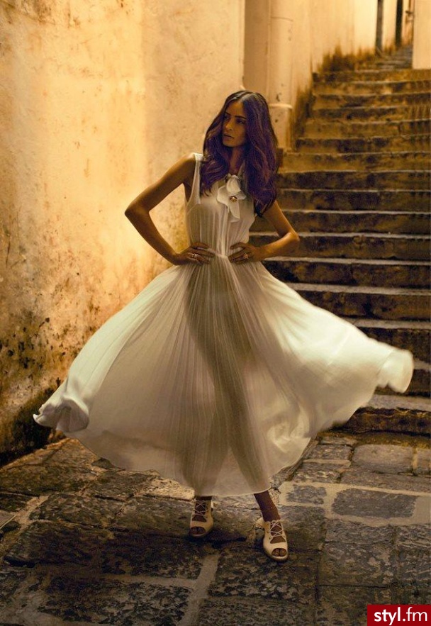 Sukienki Moda