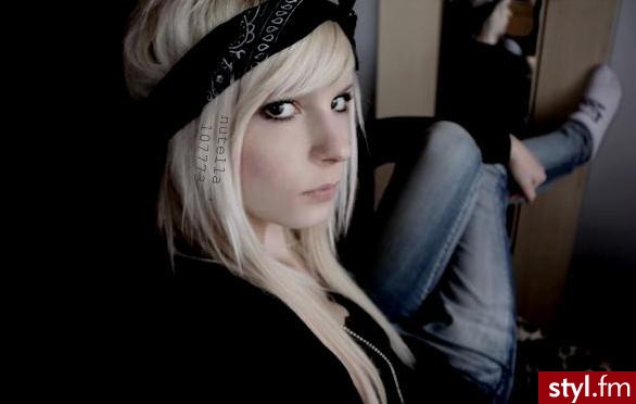 : 3 - Średnie Fryzury