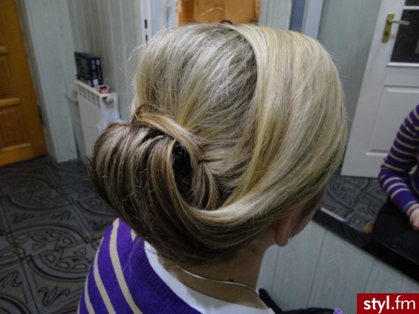 Blond Upięcie Proste Wieczorowe Średnie Fryzury