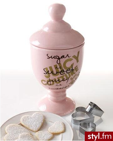 pojemnik ceramiczny na ciasteczka od Juicy Couture - 58$ + 3 foremki o różnych wielkościach w kształcie serc - Gadżety Inne Moda