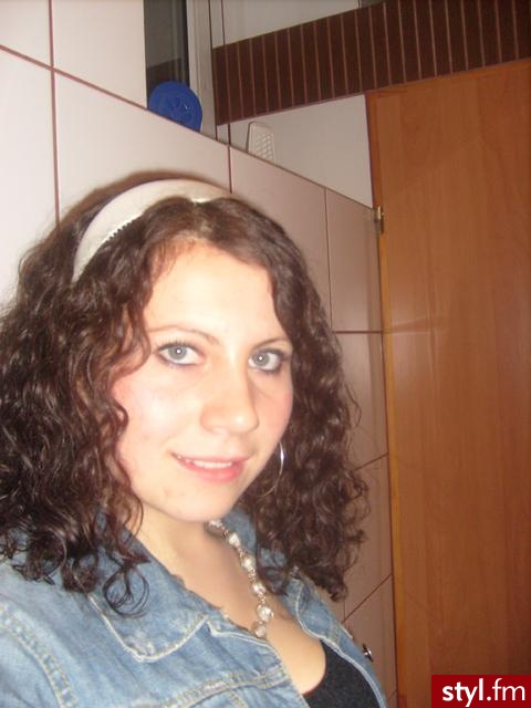 moje naturalne loczki:) - Kręcone Na co dzień Średnie Fryzury