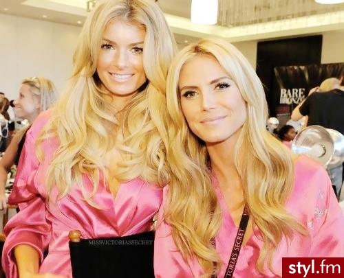 Blond Rozpuszczone Kręcone Na co dzień Długie Fryzury