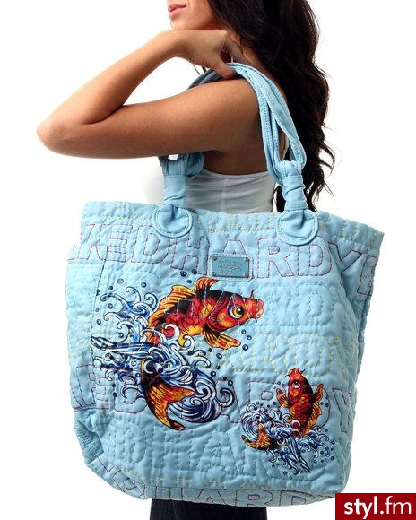Delikatny błękit przełamany gorącym pomarańczem i czerwienią ryb Koi - Ed Hardy 128.99$ - Pozostałe Torebki Moda