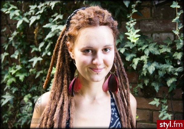 Dredy http://www.dread-zone.pl - Dredy Alternatywne Średnie Fryzury