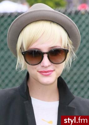 Ashlee Simpson - Nakrycia głowy Dodatki Moda