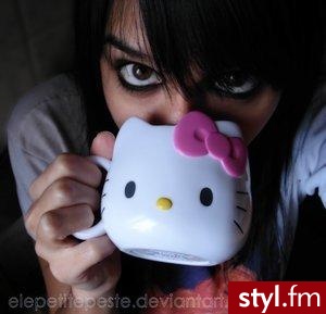Kubek Hello Kitty. Dostępny na Allegro na aukcji "kup teraz" za 50 zł. - Misz-masz