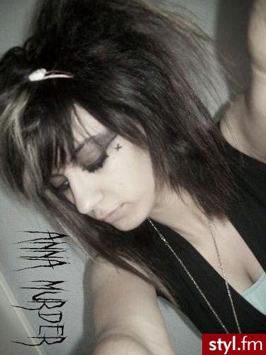 Jeśli zdjecie jest juz w galerii powiedz :) - EMO Alternatywne Średnie Fryzury