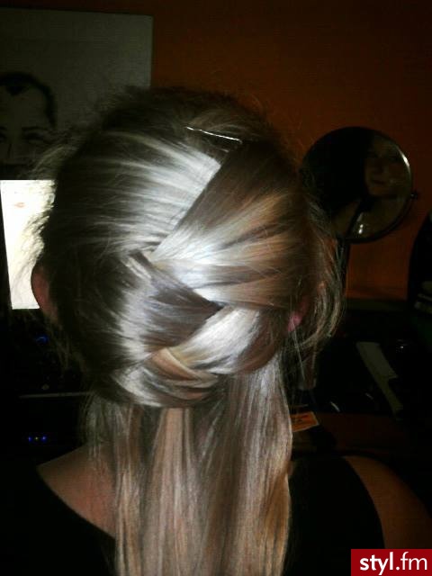 Blond Upięcie Proste Wieczorowe Średnie Fryzury