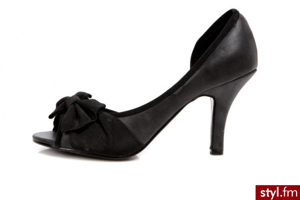 buty mozna kupic na allegro :)
http://www.allegro.pl/item663776213_buty_obcasy_128_grey_z_kokarda_dziubki_40.html - Pozostałe Buty Moda