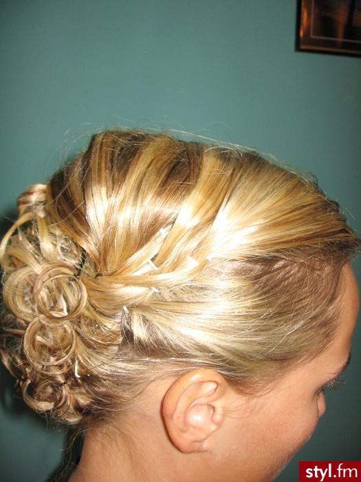 Blond Kok Kręcone Wieczorowe Średnie Fryzury