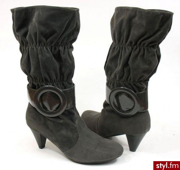 http://www.allegro.pl/item476748923_zamszowe_kozaki_noszone_na_2_sposoby_r39.html - Pozostałe Buty Moda