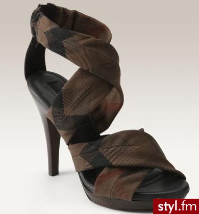 buty. Burberry około 1 690 zł - Pozostałe Buty Moda