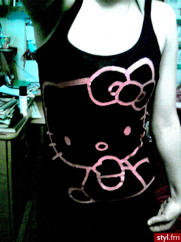 Bokserka. bokserka z hello kitty. raz włożona. rozmiar z metki xs ale ja noszę m i była w sam raz ;) więc raczej UNIWERSALNY.
cena do negocjacji ;) - Misz-masz